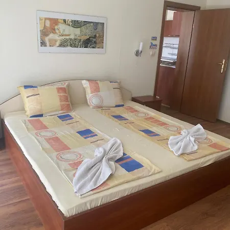 Semiramida Gardens Apartment Slăntjev Brjag