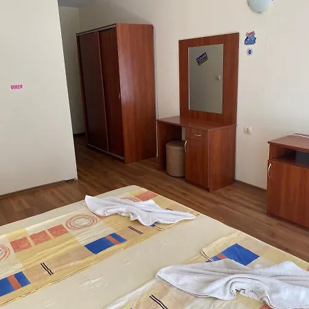Semiramida Gardens Apartment Slăntjev Brjag
